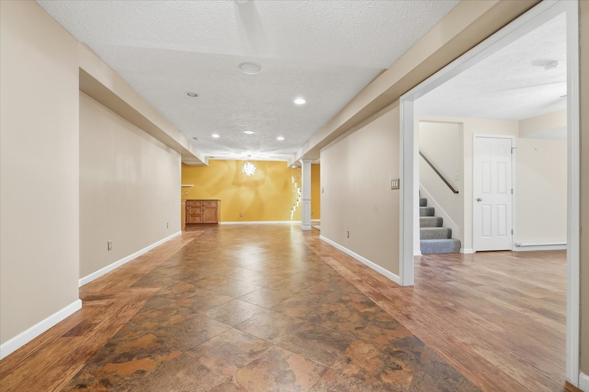 11 Spruce Court, Bloomington, IL 61704