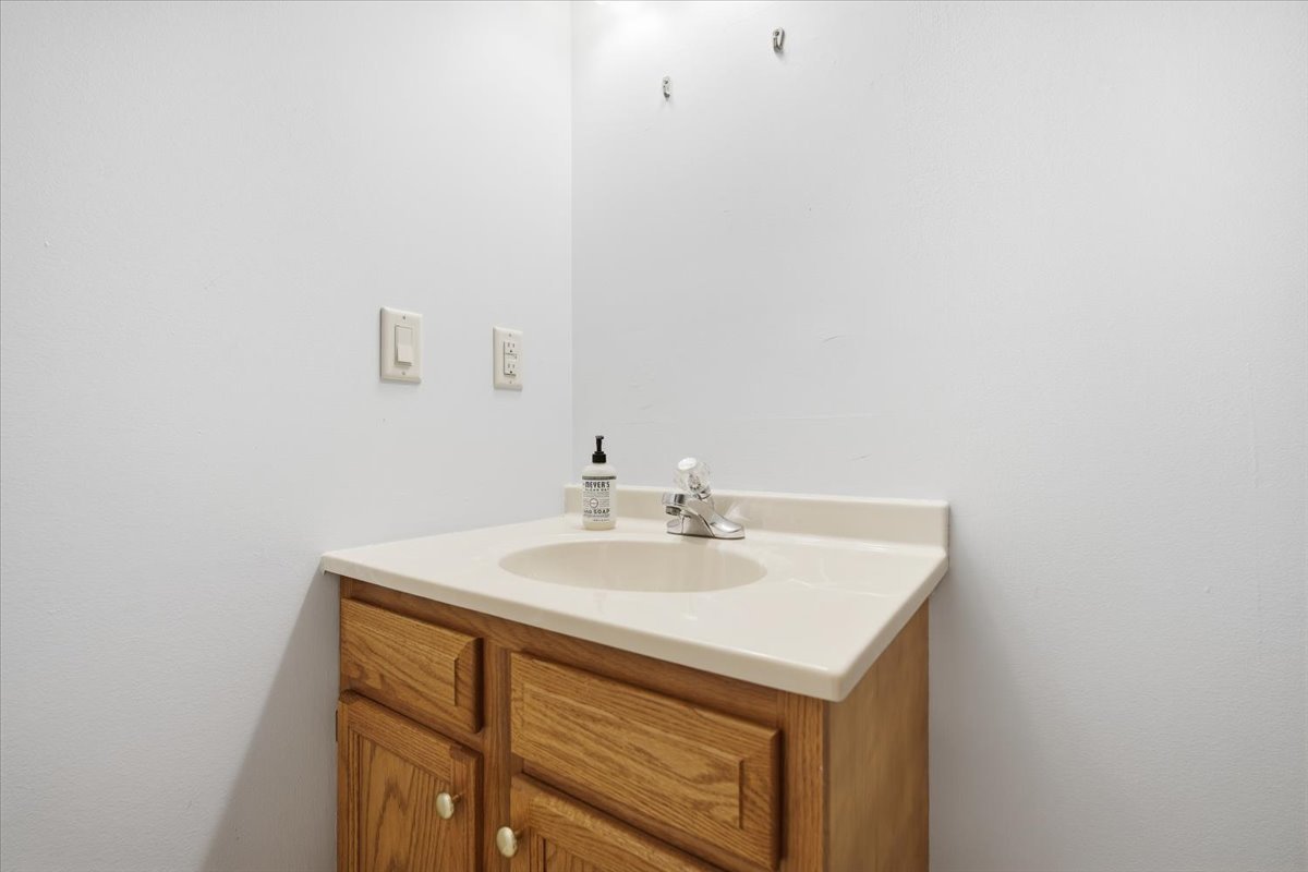 11 Spruce Court, Bloomington, IL 61704