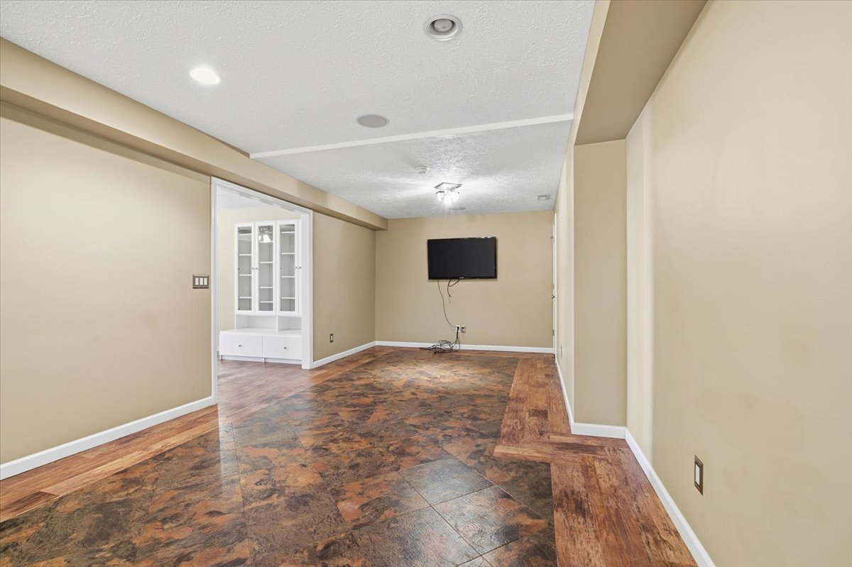 11 Spruce Court, Bloomington, IL 61704