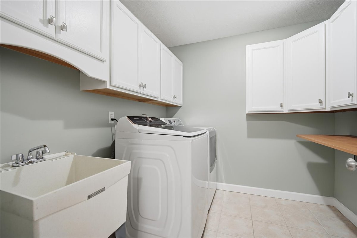 11 Spruce Court, Bloomington, IL 61704