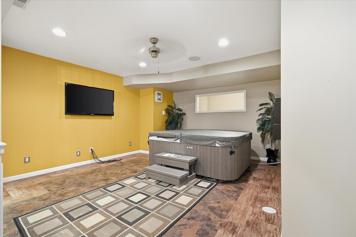 11 Spruce Court, Bloomington, IL 61704