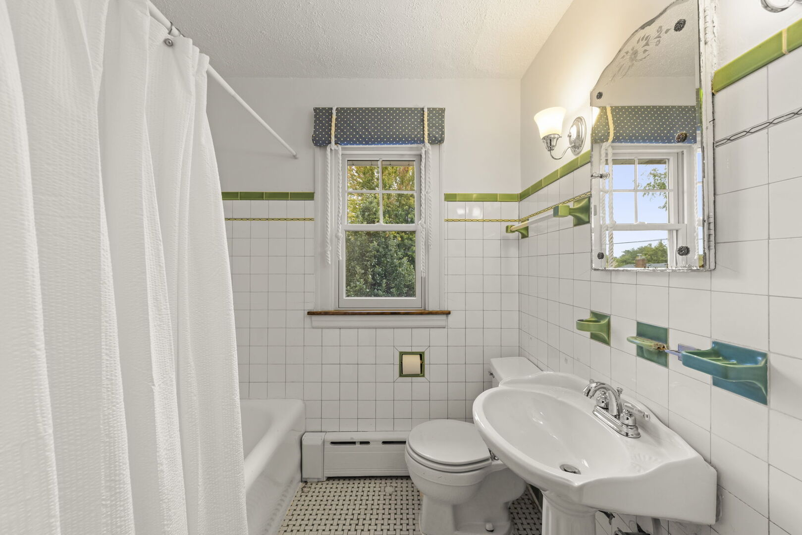 388 Hill Avenue, Glen Ellyn, IL 60137