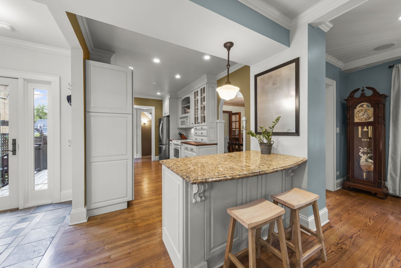 388 Hill Avenue, Glen Ellyn, IL 60137