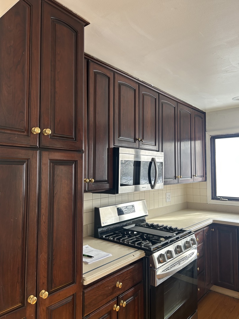 101 Oakwood Drive, Bolingbrook, IL 60440