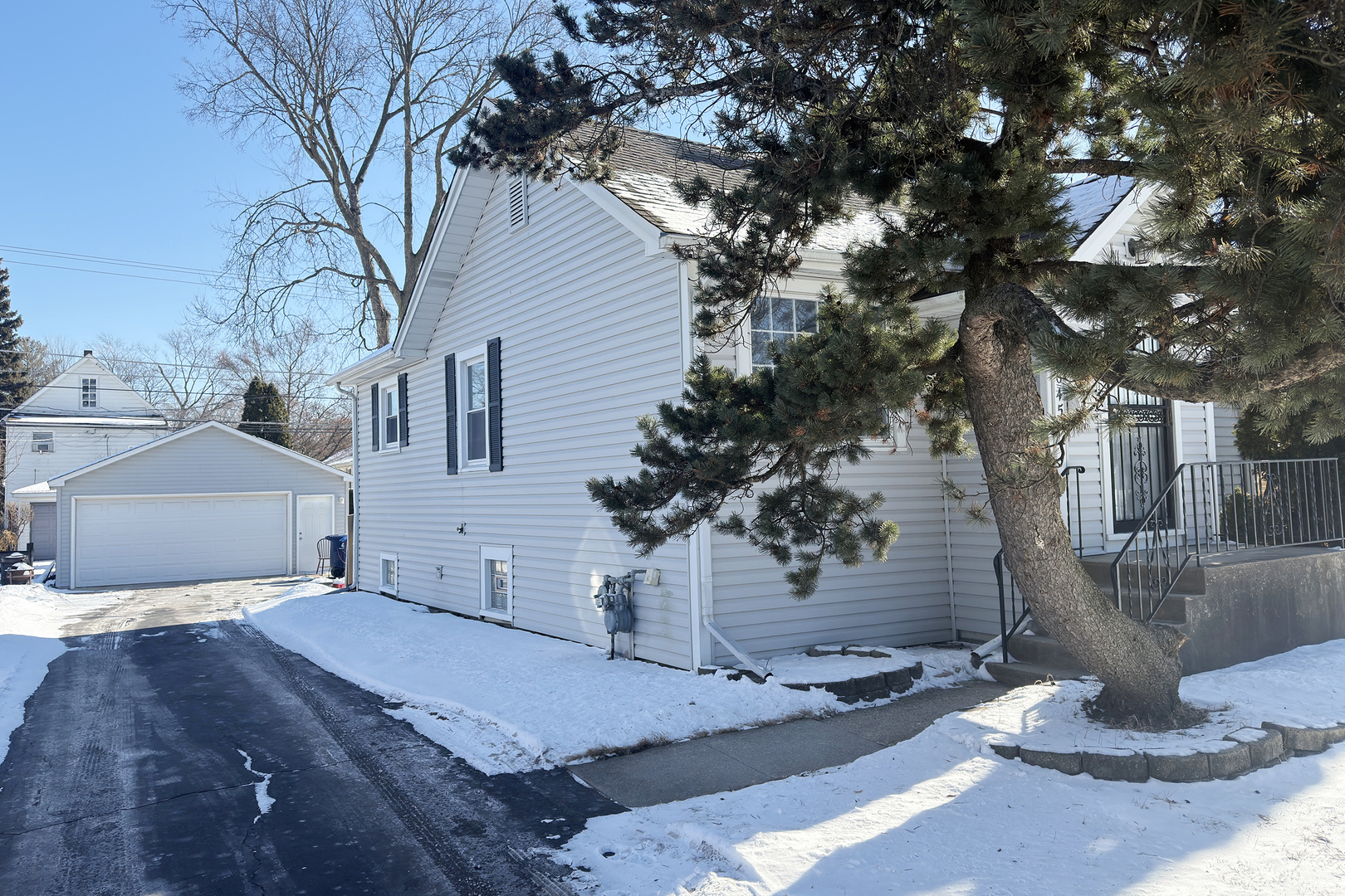 1645 Illinois Street, Des Plaines, IL 60016