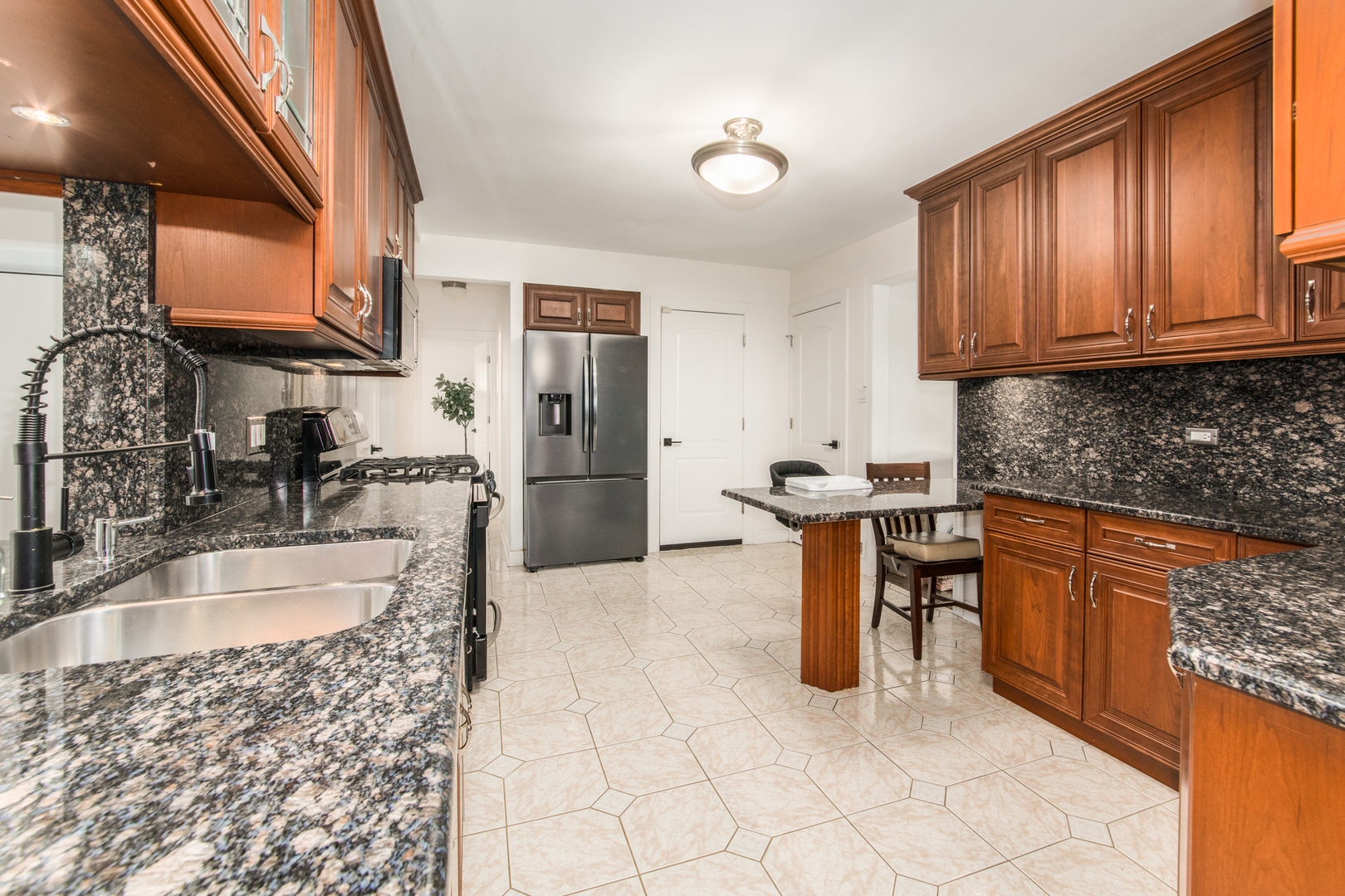 5628 N Redwood Drive, Norwood Park, IL 60631