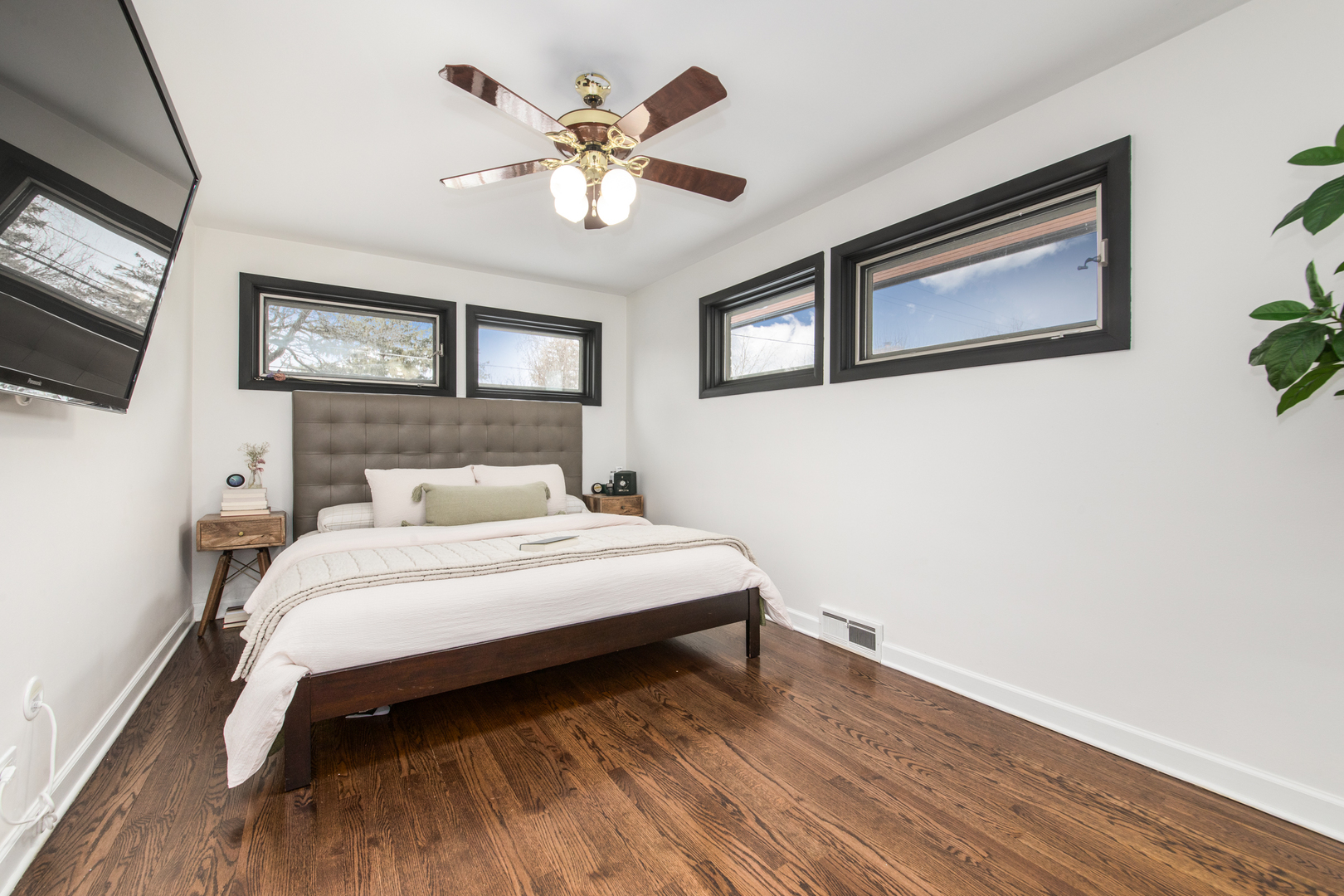 5628 N Redwood Drive, Norwood Park, IL 60631