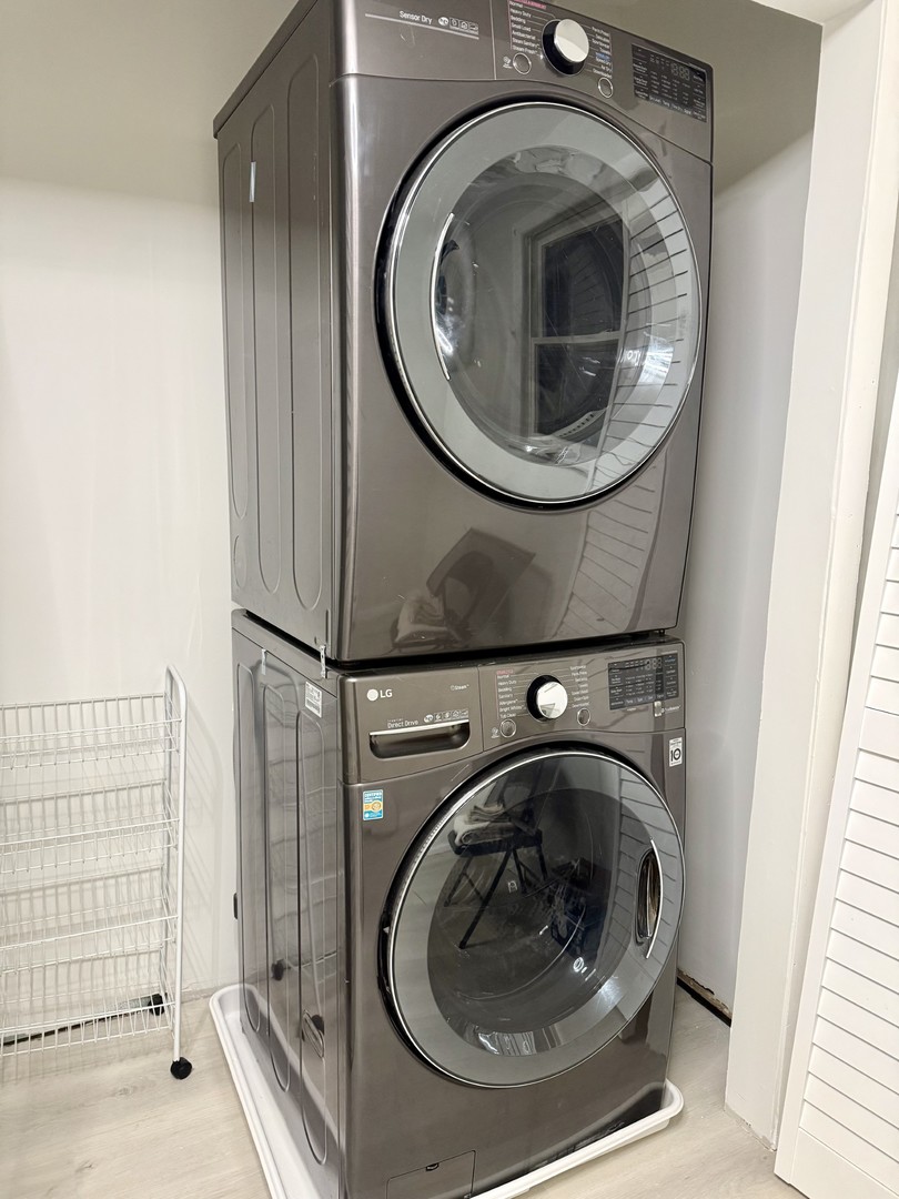 2308 Oakton Street #2, Park Ridge, IL 60068