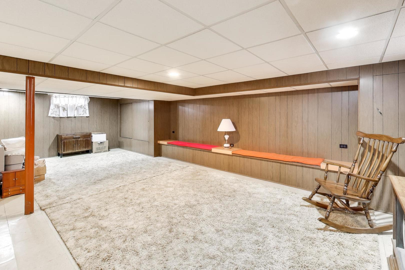 239 N Lind Avenue, Hillside, IL 60162