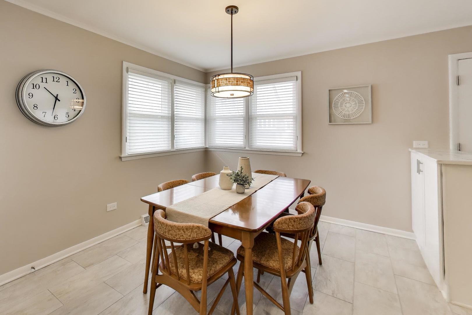 239 N Lind Avenue, Hillside, IL 60162