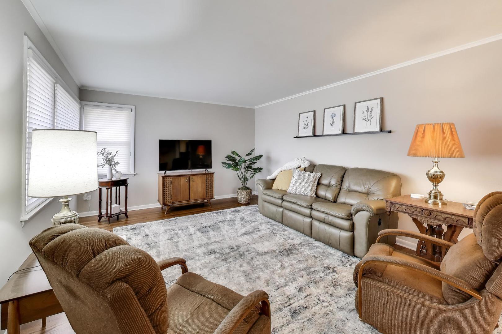 239 N Lind Avenue, Hillside, IL 60162