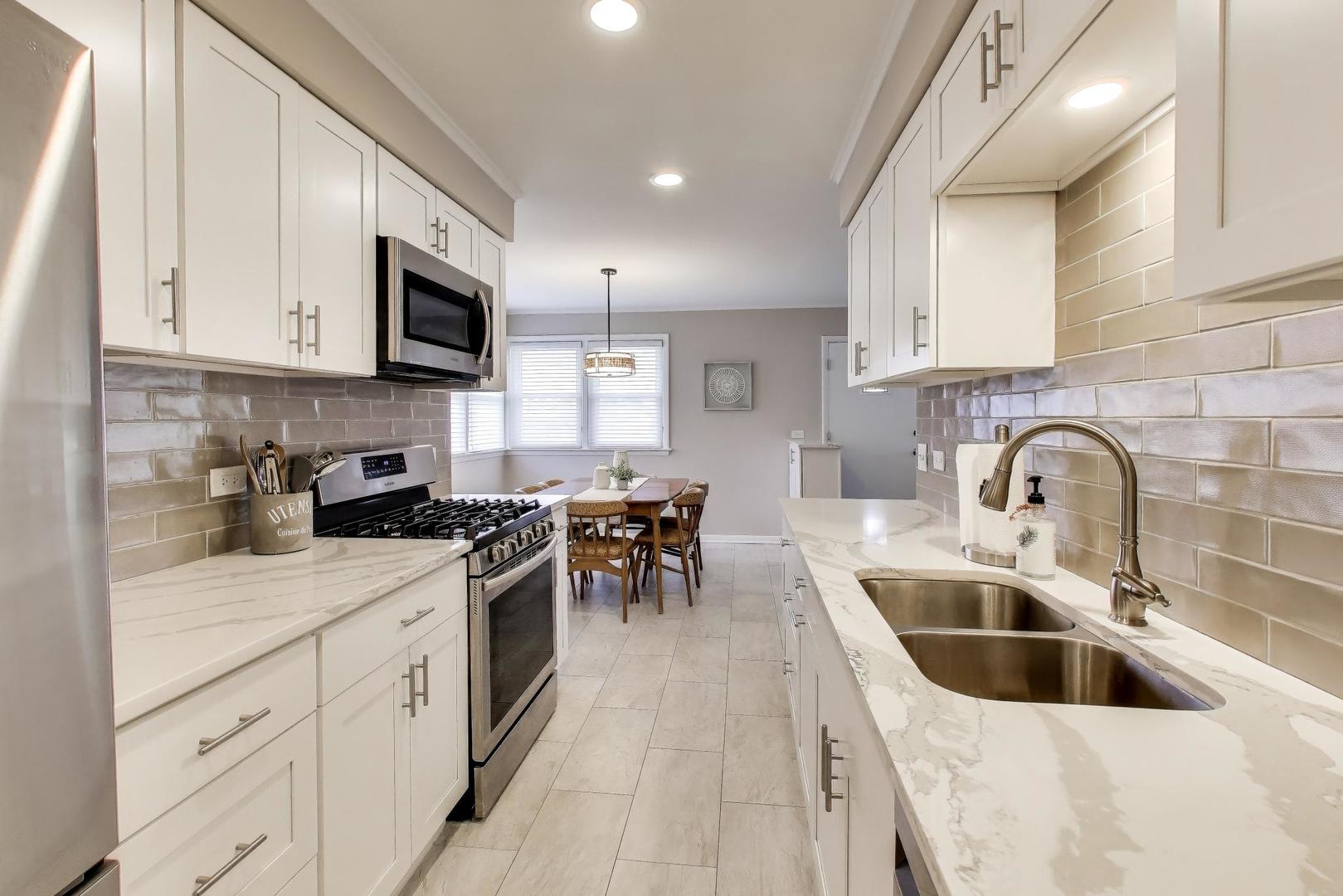 239 N Lind Avenue, Hillside, IL 60162