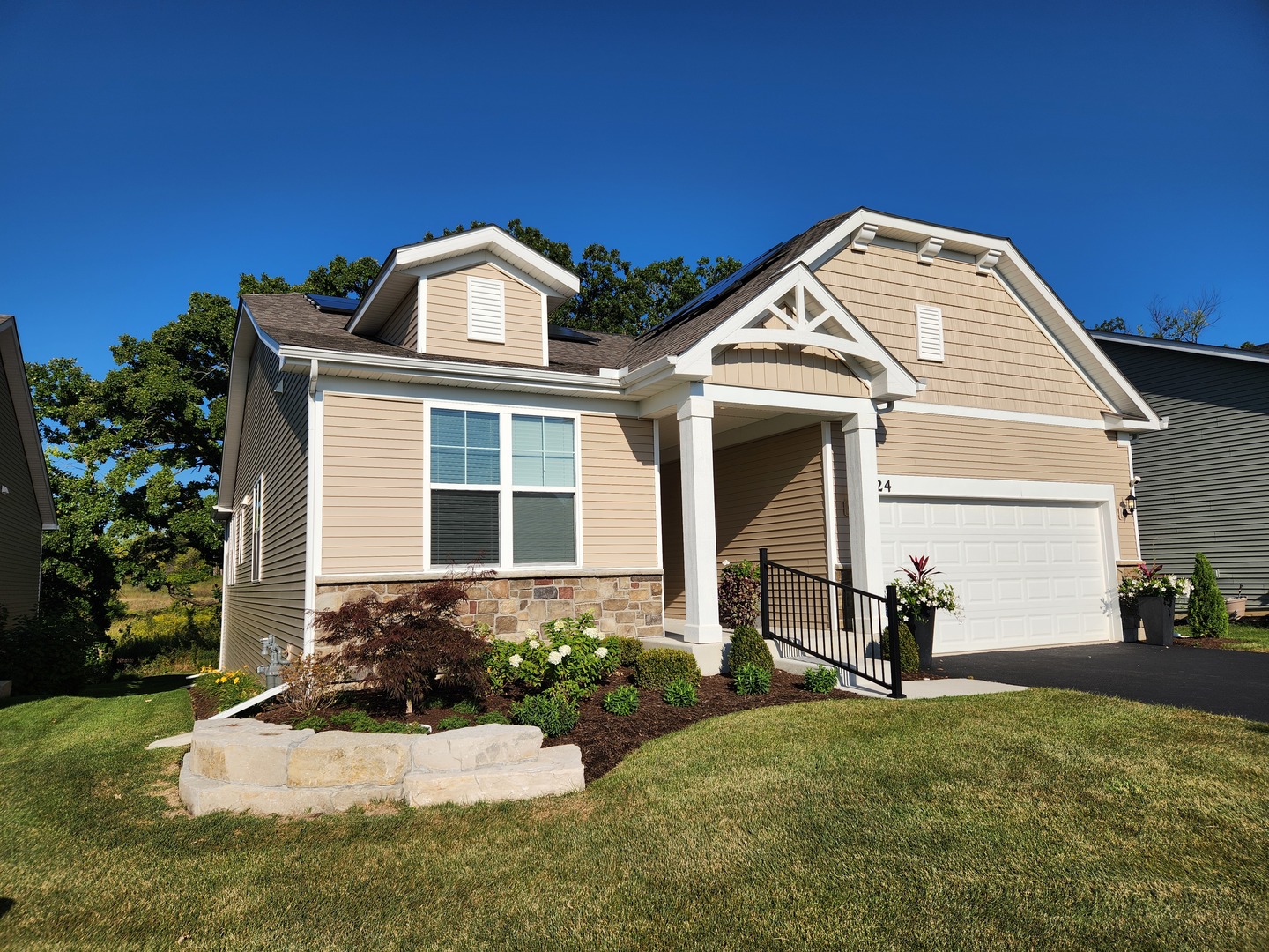 824 Spring Drive, Lindenhurst, IL 60046