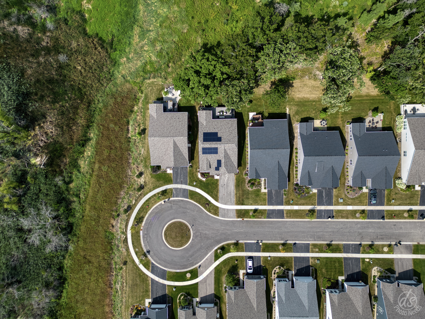 824 Spring Drive, Lindenhurst, IL 60046