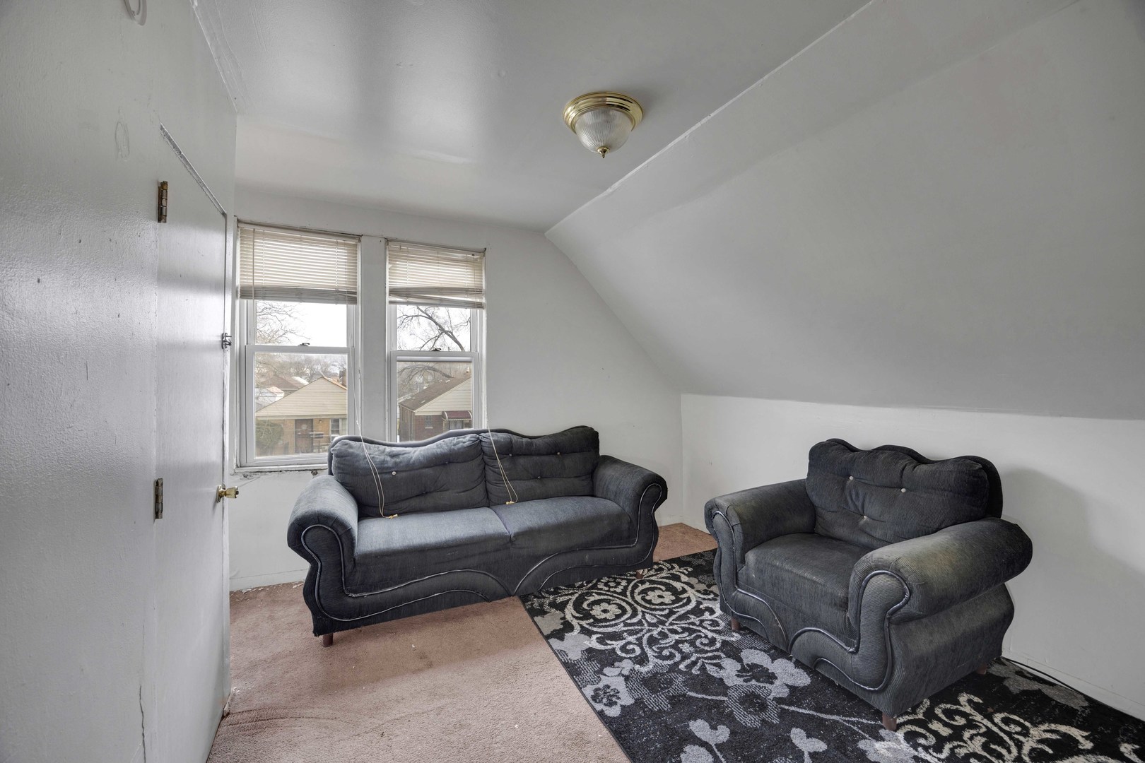 9352 S Woodlawn Avenue, Chicago, IL 60619