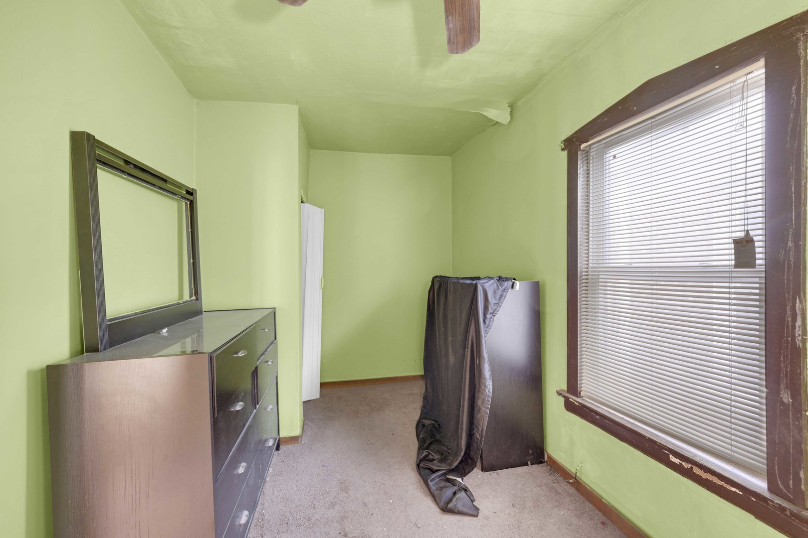 9352 S Woodlawn Avenue, Chicago, IL 60619