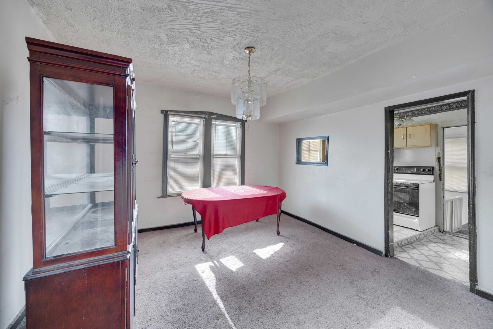 9352 S Woodlawn Avenue, Chicago, IL 60619