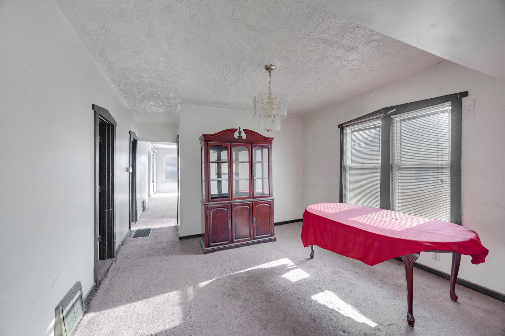 9352 S Woodlawn Avenue, Chicago, IL 60619