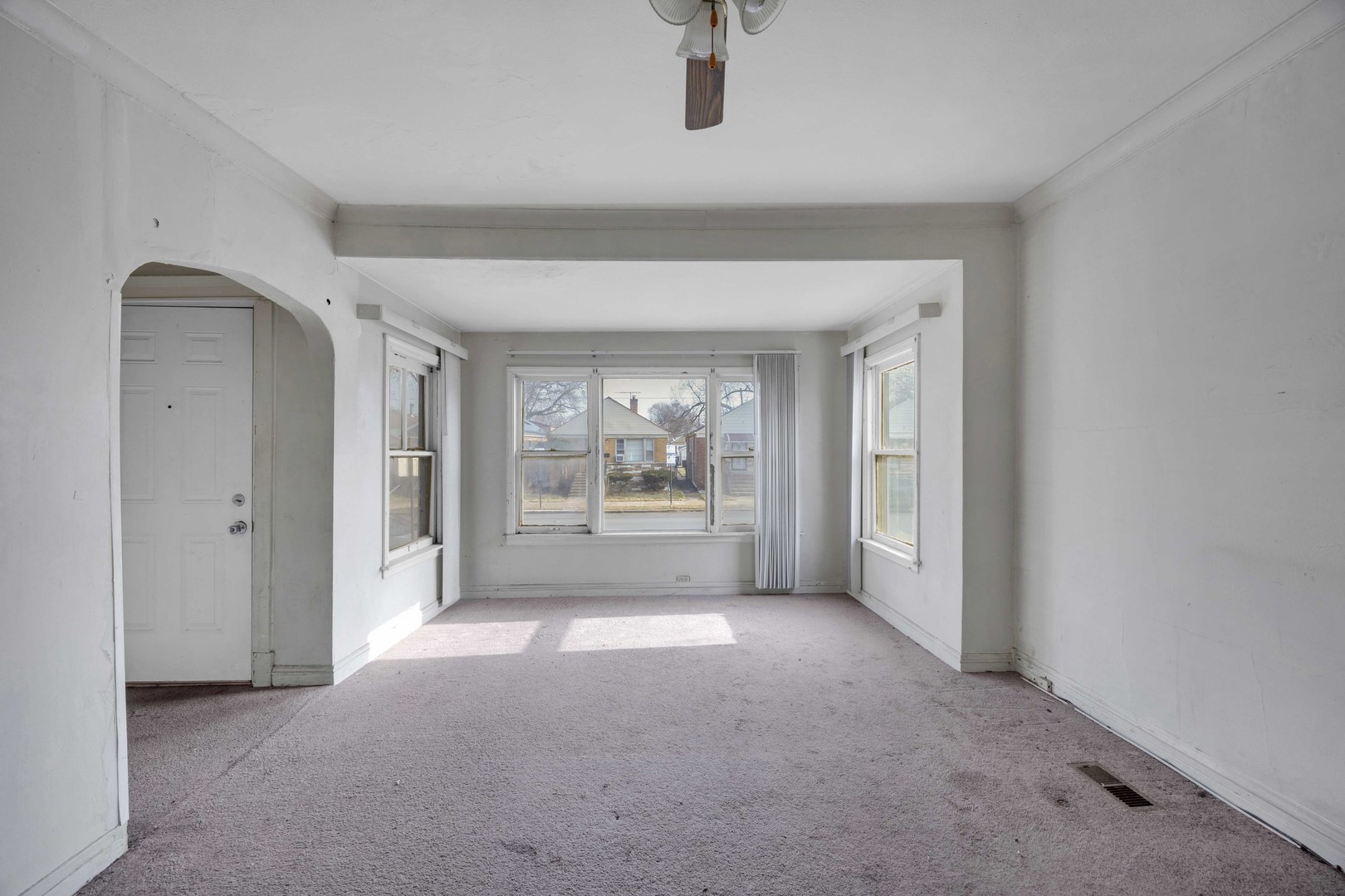 9352 S Woodlawn Avenue, Chicago, IL 60619