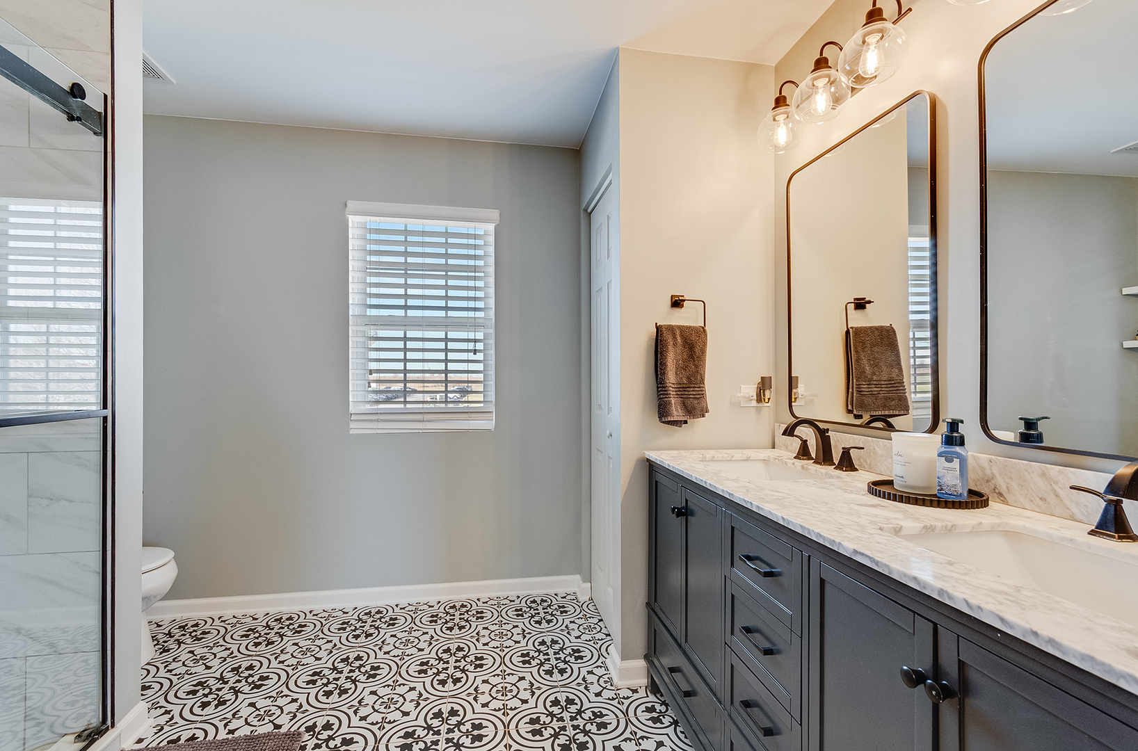 311 Austin Drive, Shorewood, IL 60404