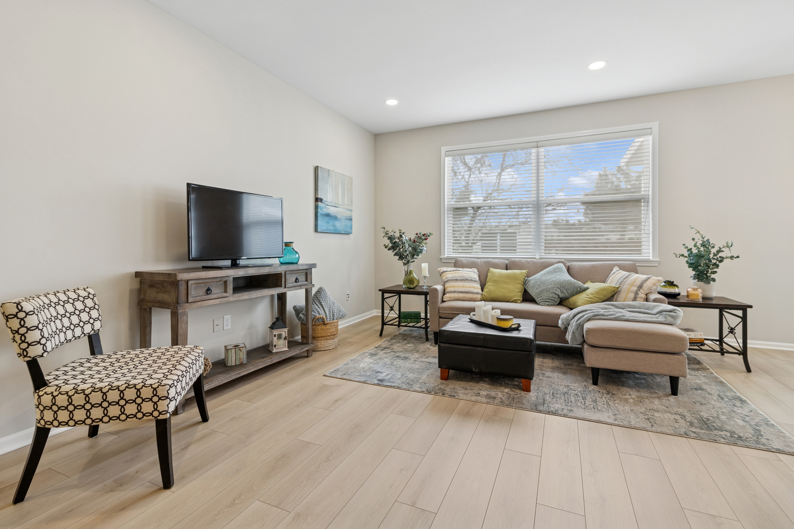 696 S Wellston Lane, Romeoville, IL 60446