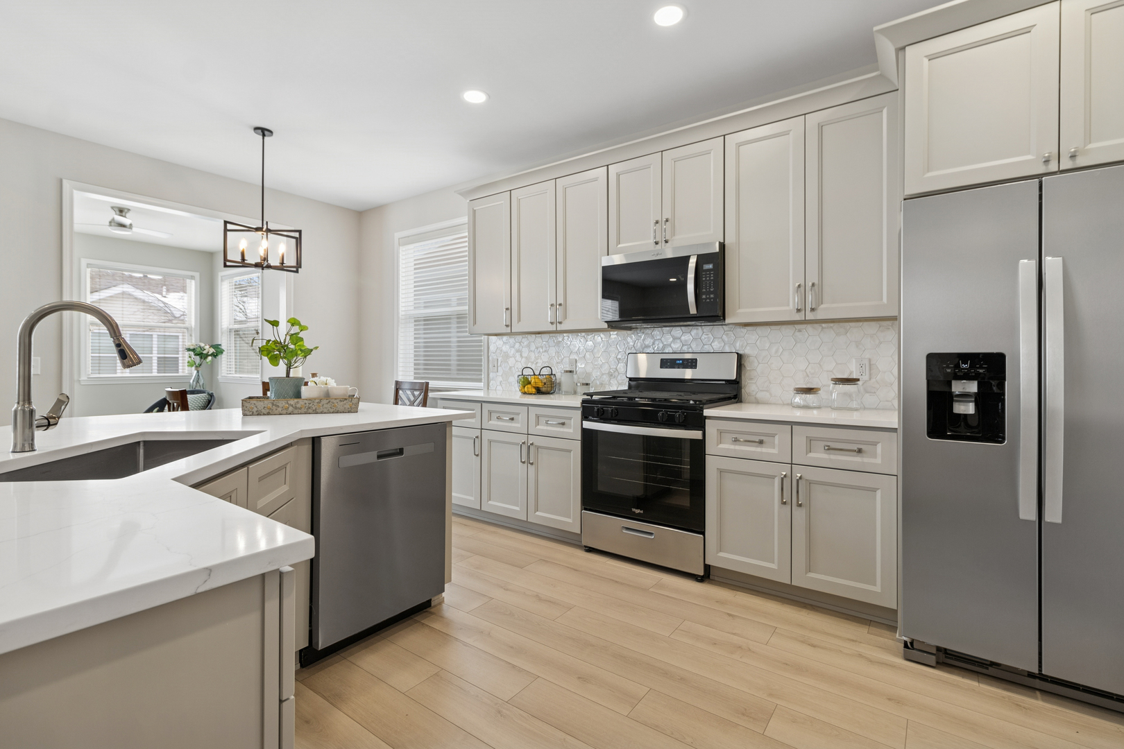 696 S Wellston Lane, Romeoville, IL 60446