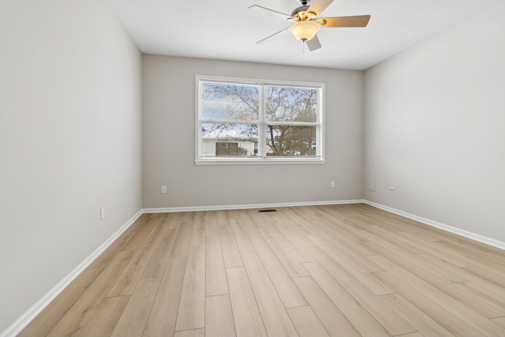 696 S Wellston Lane, Romeoville, IL 60446