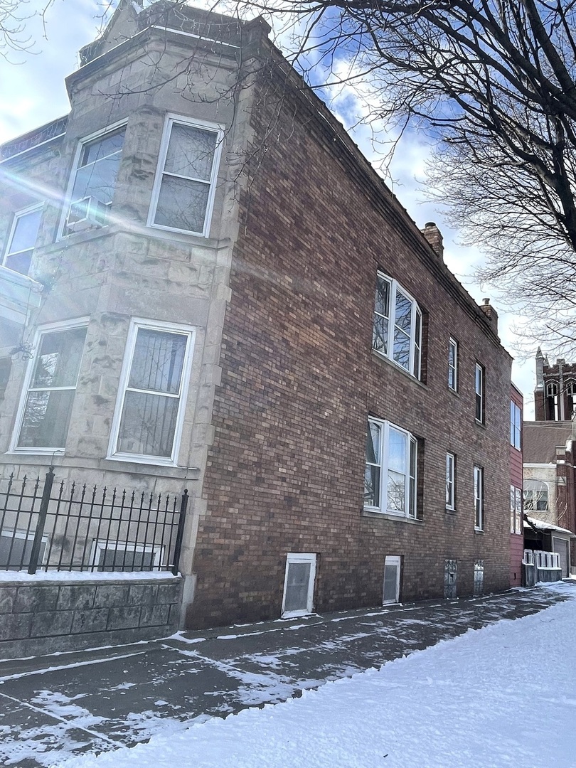 656 N Drake Street, Chicago, IL 60623