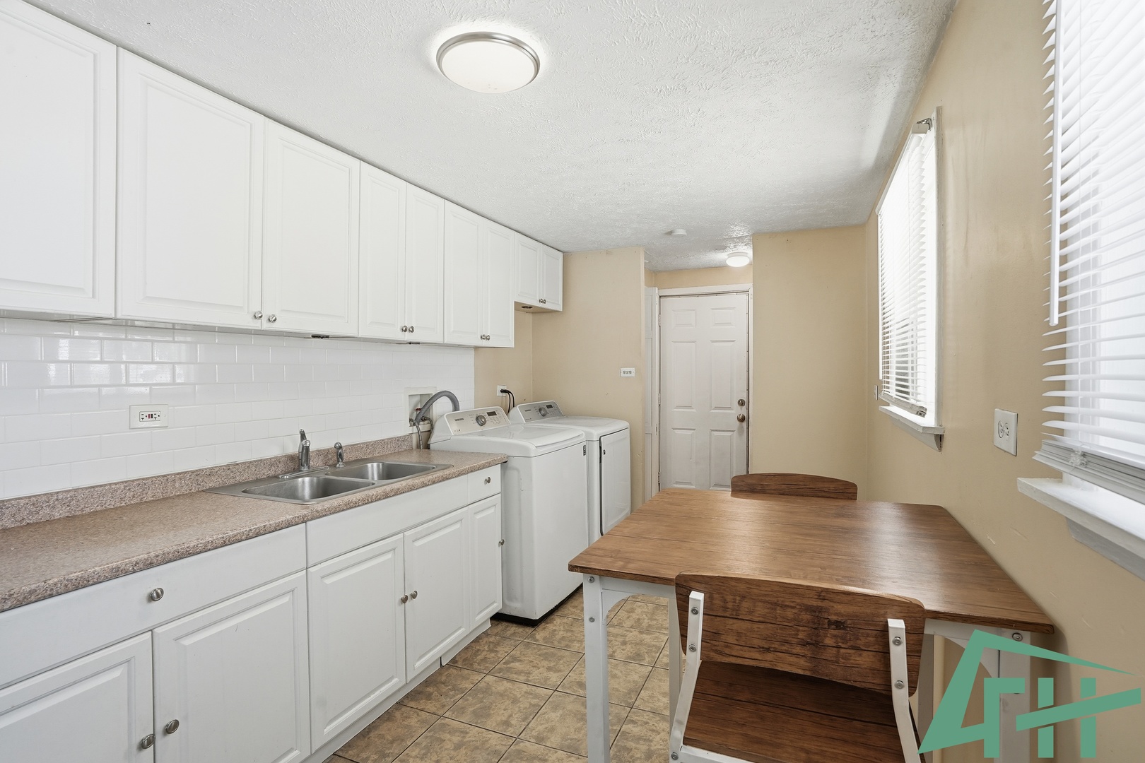 16515 Plymouth Drive, Markham, IL 60428