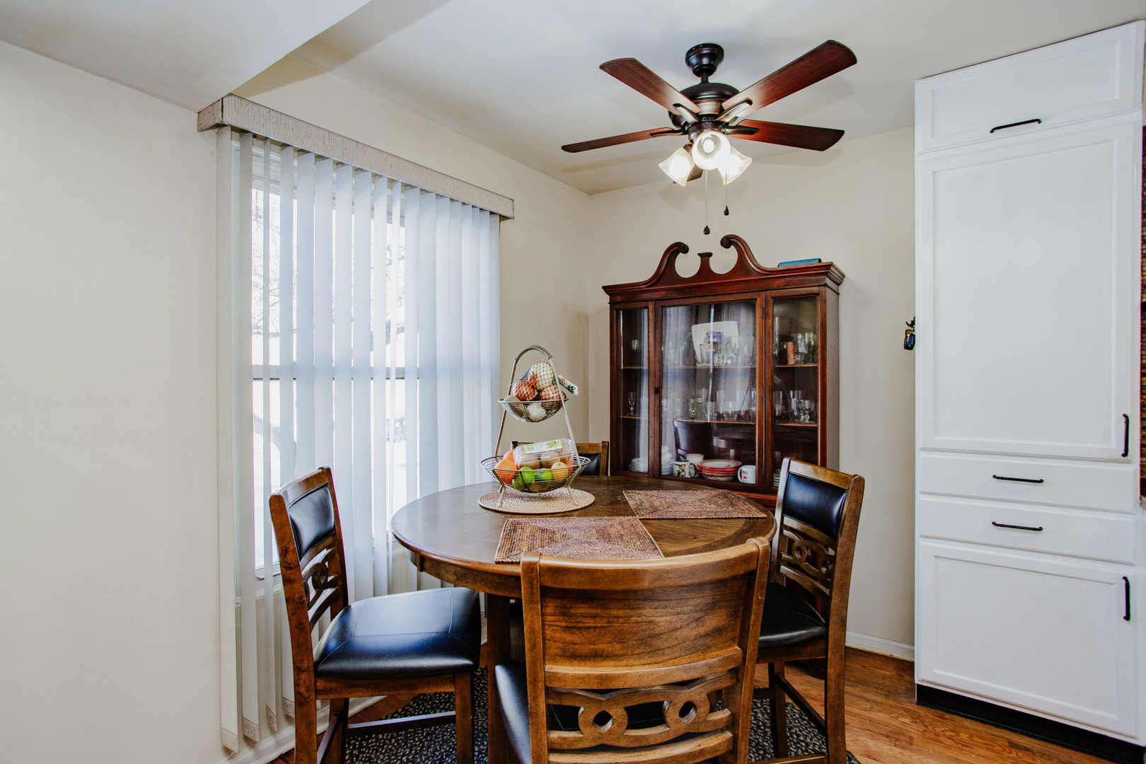 375 Ashwood Court, Vernon Hills, IL 60061