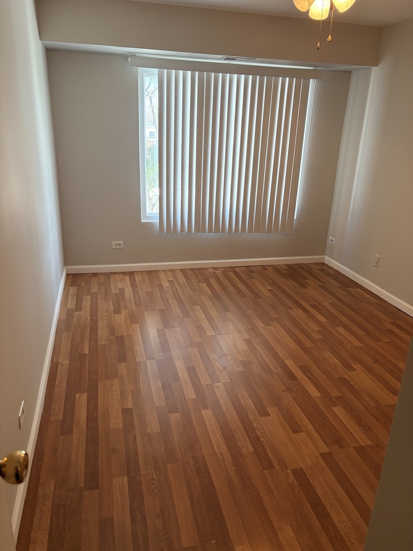 500 W Huntington Commons Road #255, Mount Prospect, IL 60056