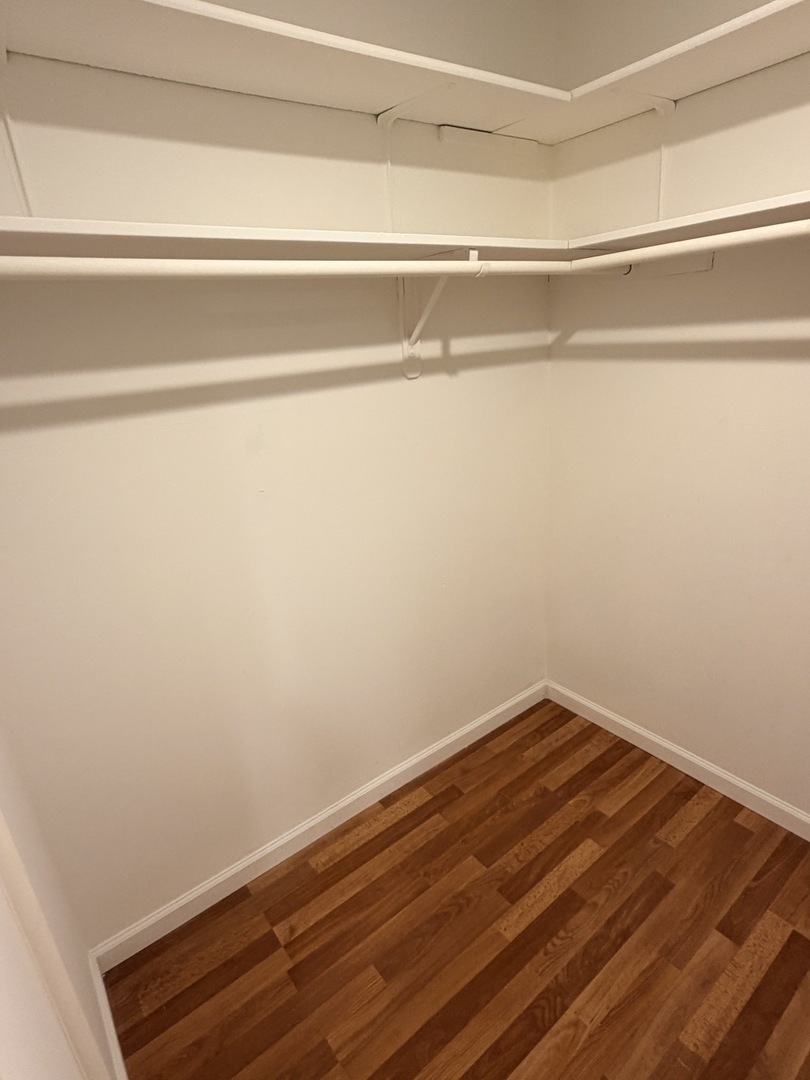 500 W Huntington Commons Road #255, Mount Prospect, IL 60056