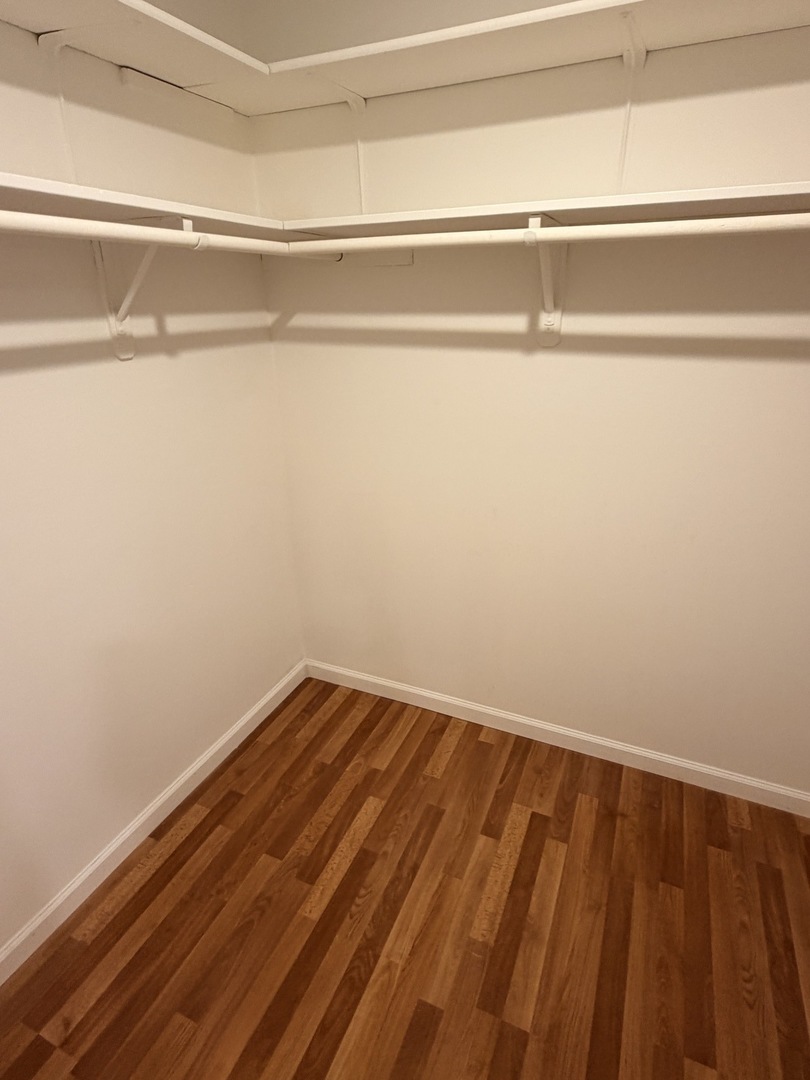 500 W Huntington Commons Road #255, Mount Prospect, IL 60056