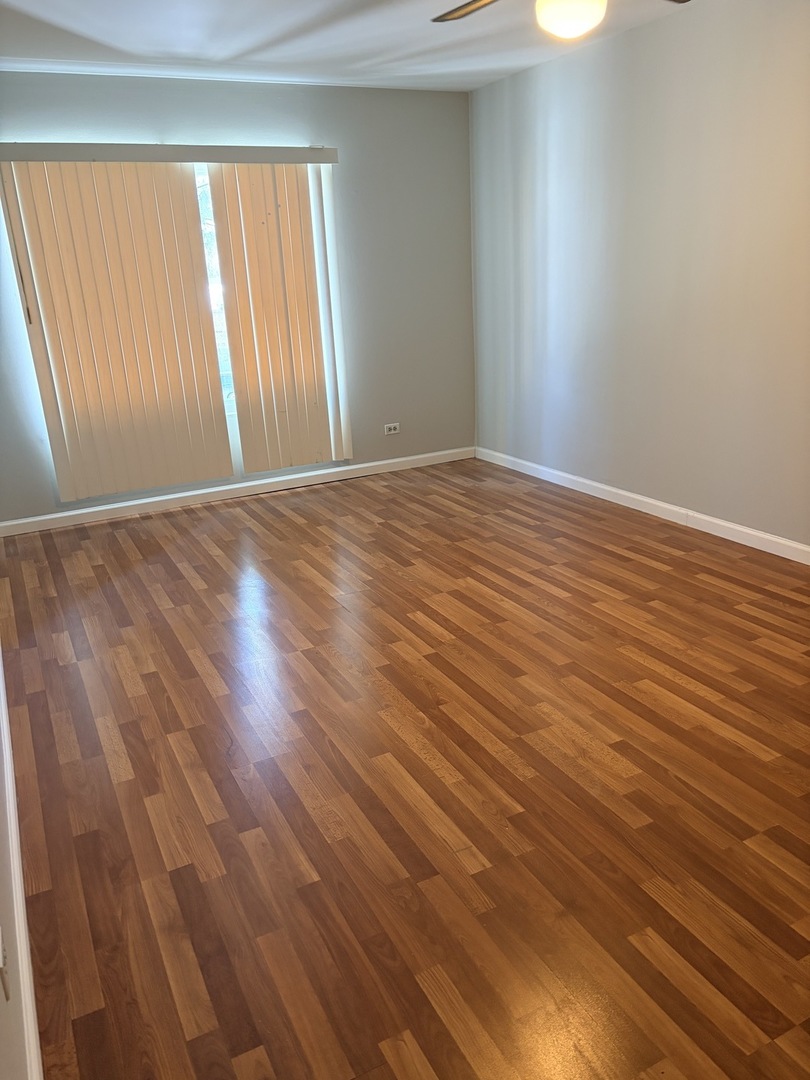 500 W Huntington Commons Road #255, Mount Prospect, IL 60056