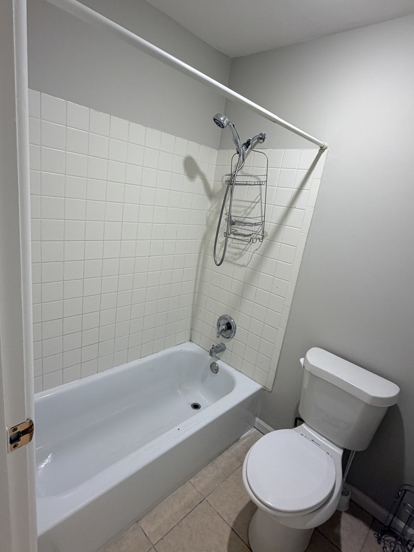 500 W Huntington Commons Road #255, Mount Prospect, IL 60056