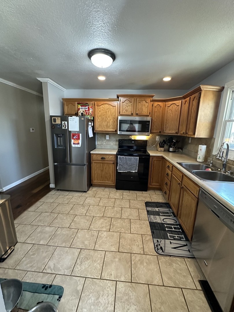 15581 Highland Drive, Sterling, IL 61081