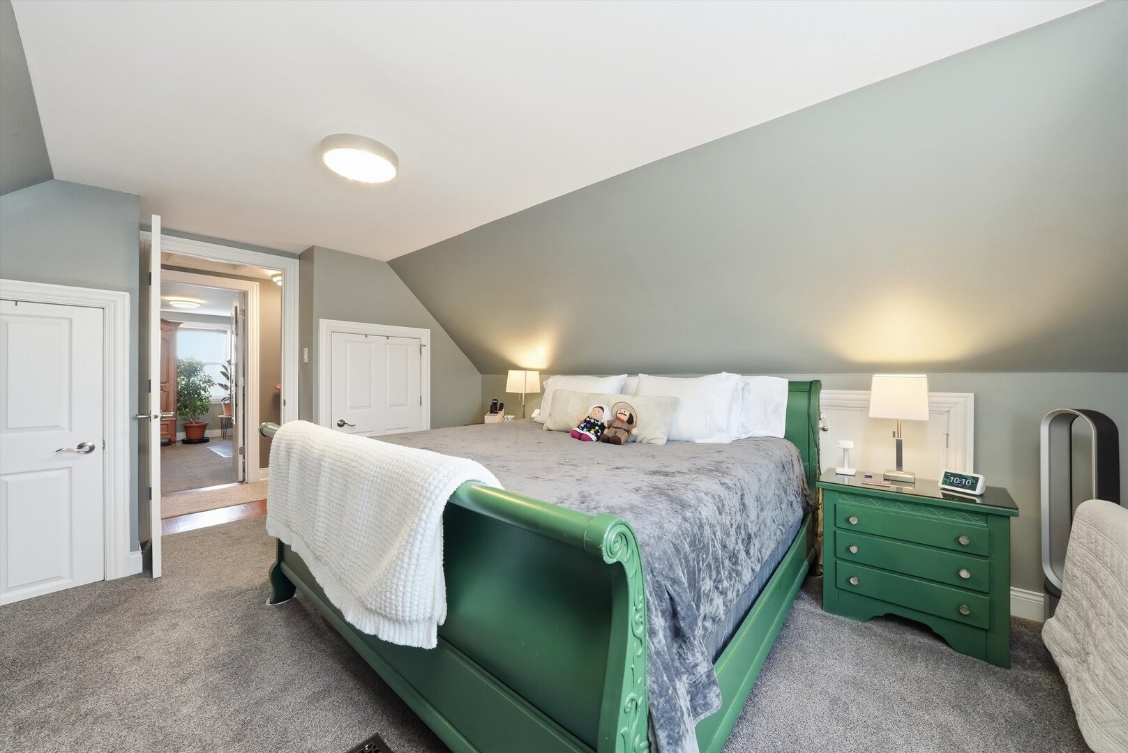 6813 S Keeler Avenue, Chicago, IL 60629