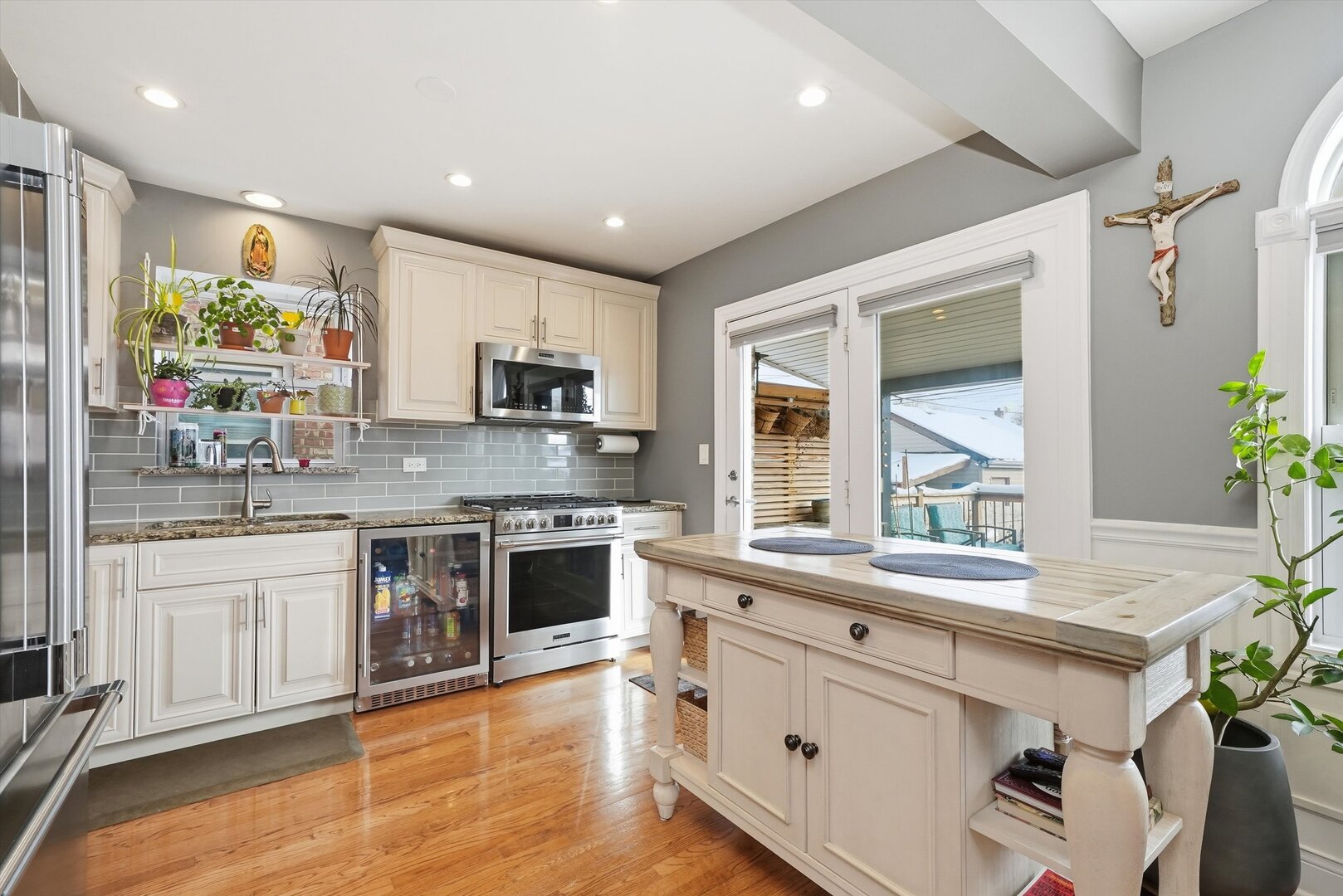 6813 S Keeler Avenue, Chicago, IL 60629