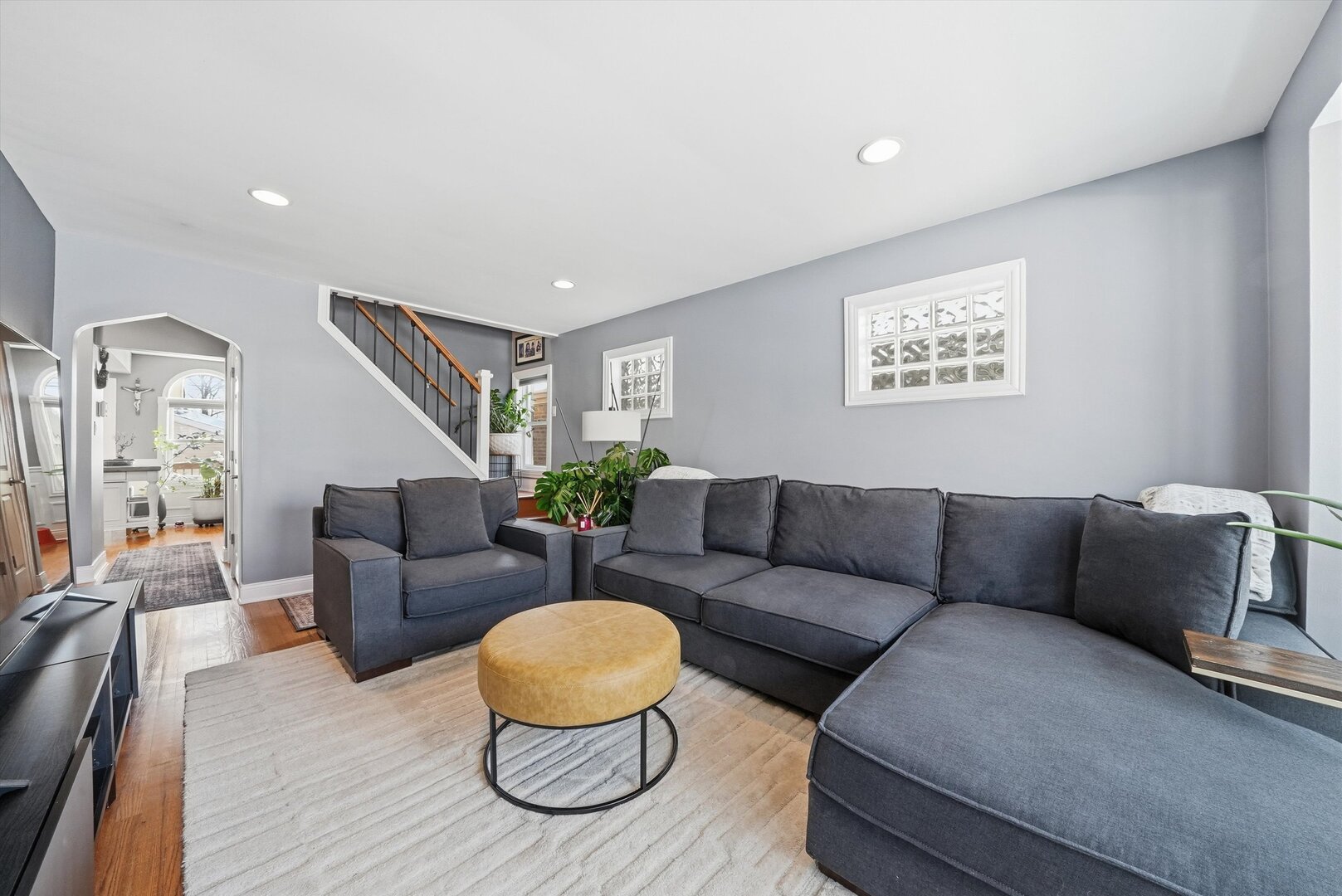 6813 S Keeler Avenue, Chicago, IL 60629