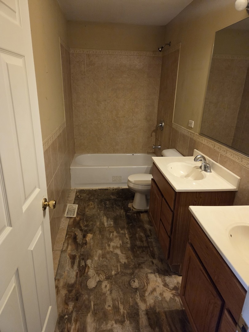 300 Hickory Avenue, Romeoville, IL 60446