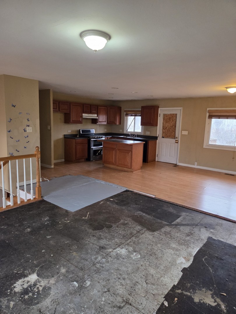 300 Hickory Avenue, Romeoville, IL 60446