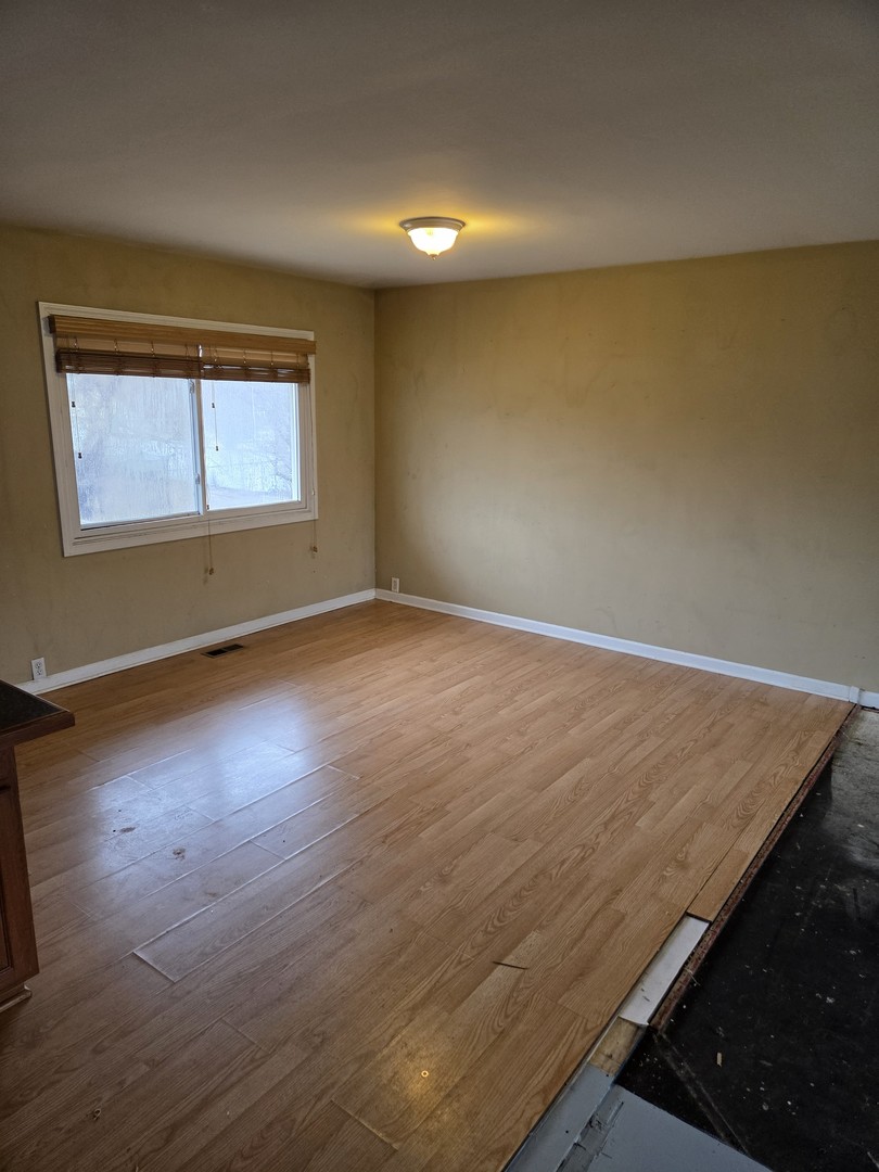 300 Hickory Avenue, Romeoville, IL 60446