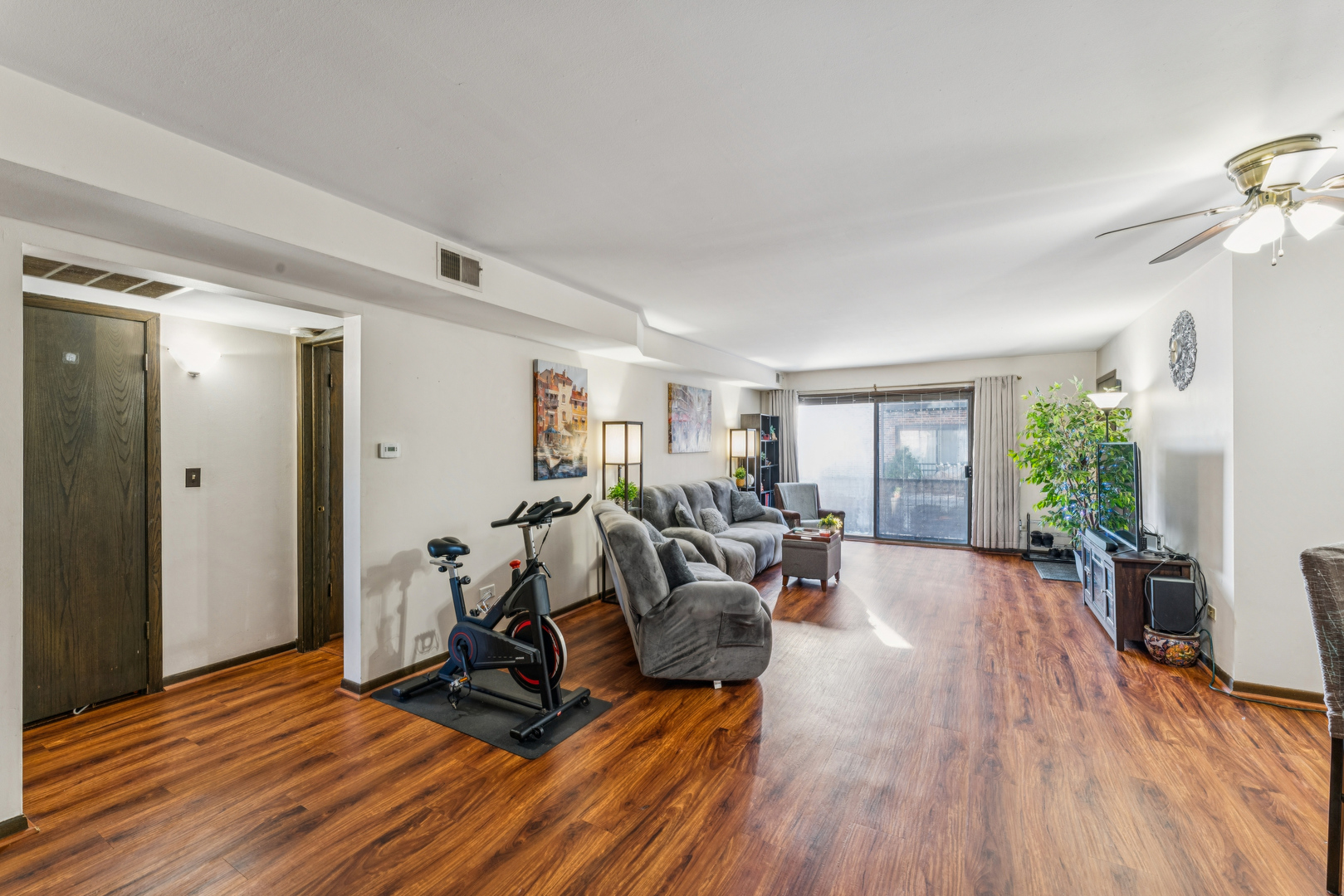 7632 W Lawrence Avenue #1B, Harwood Heights, IL 60706