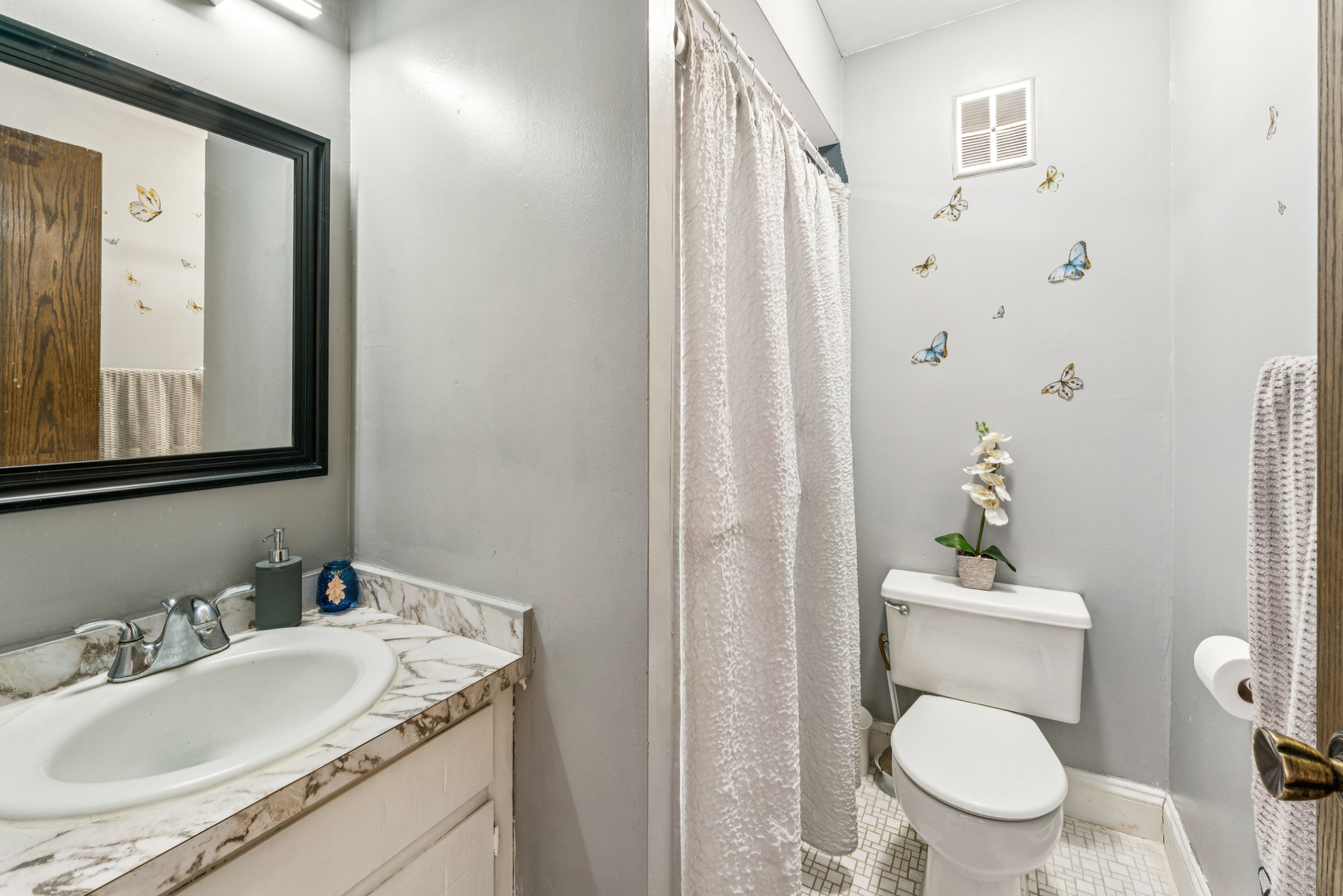 7632 W Lawrence Avenue #1B, Harwood Heights, IL 60706