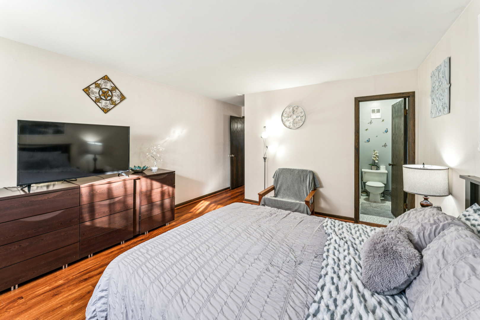 7632 W Lawrence Avenue #1B, Harwood Heights, IL 60706