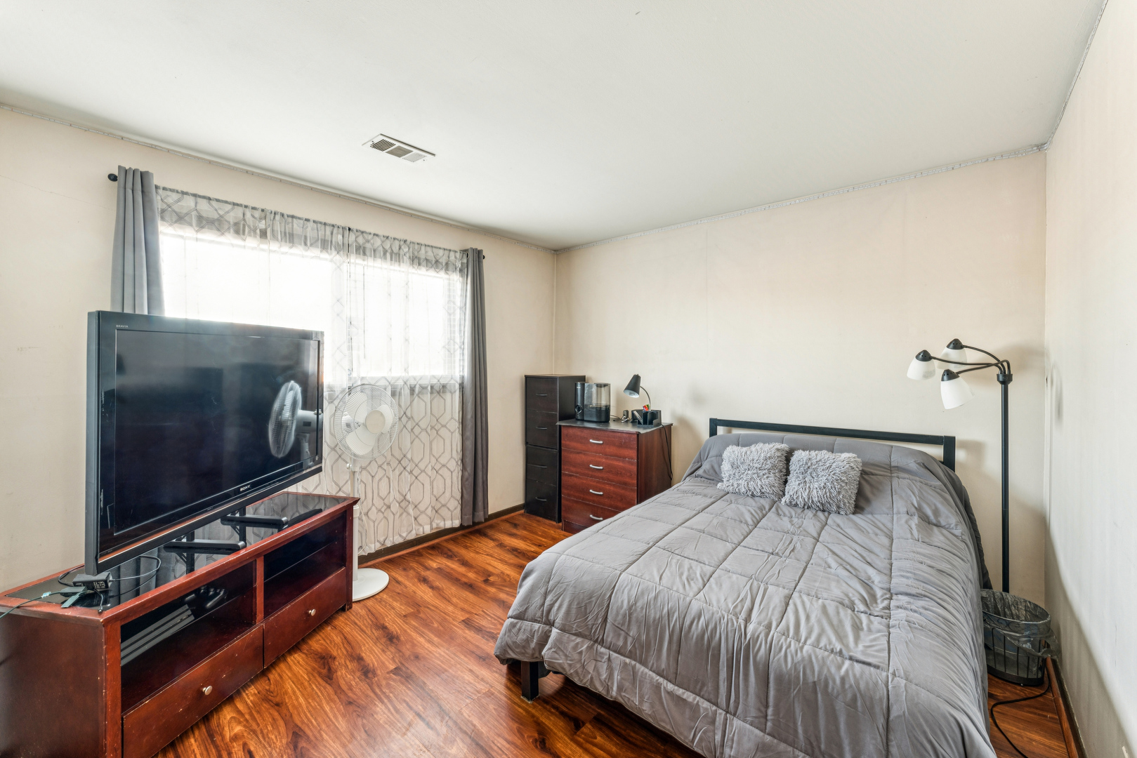 7632 W Lawrence Avenue #1B, Harwood Heights, IL 60706