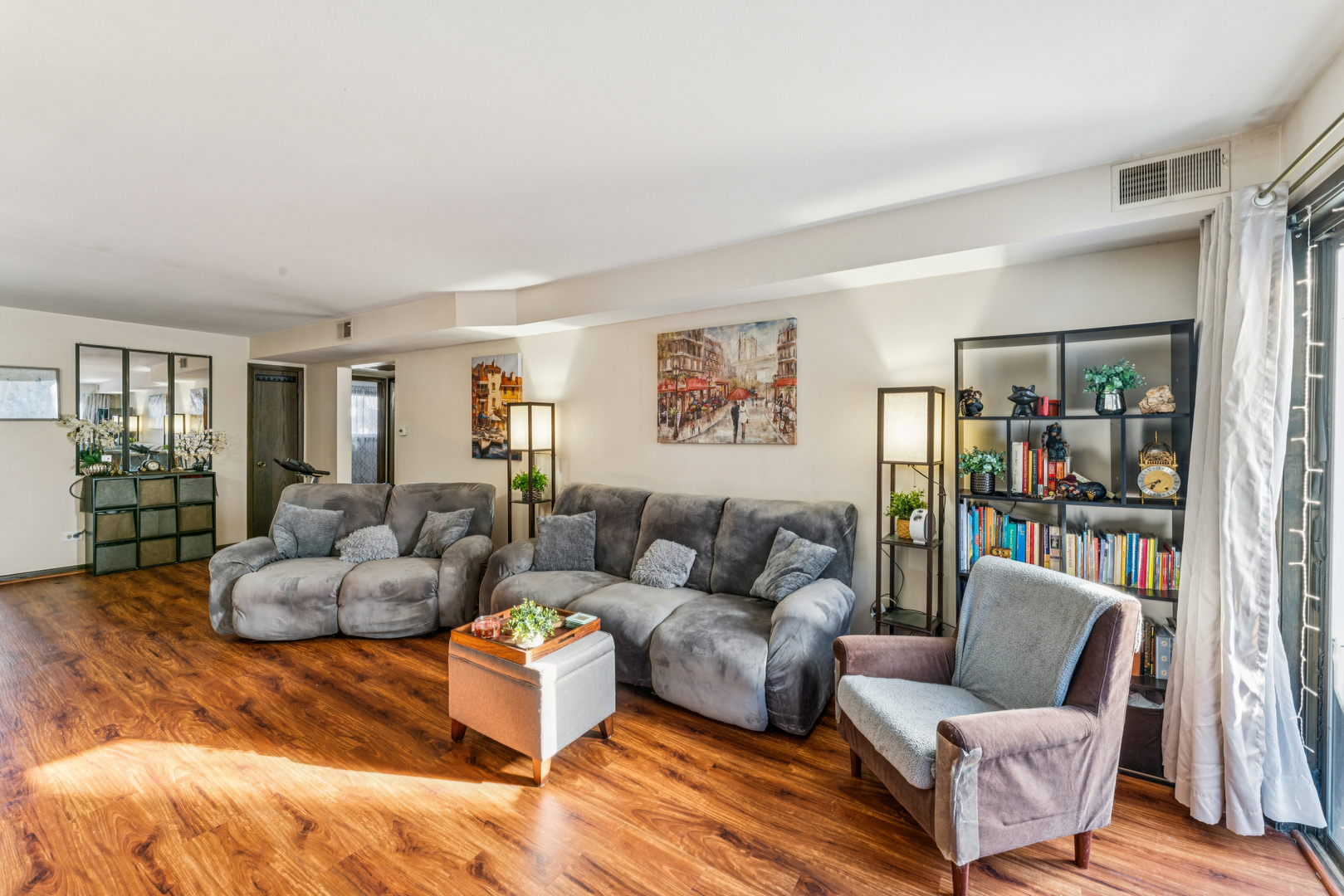 7632 W Lawrence Avenue #1B, Harwood Heights, IL 60706