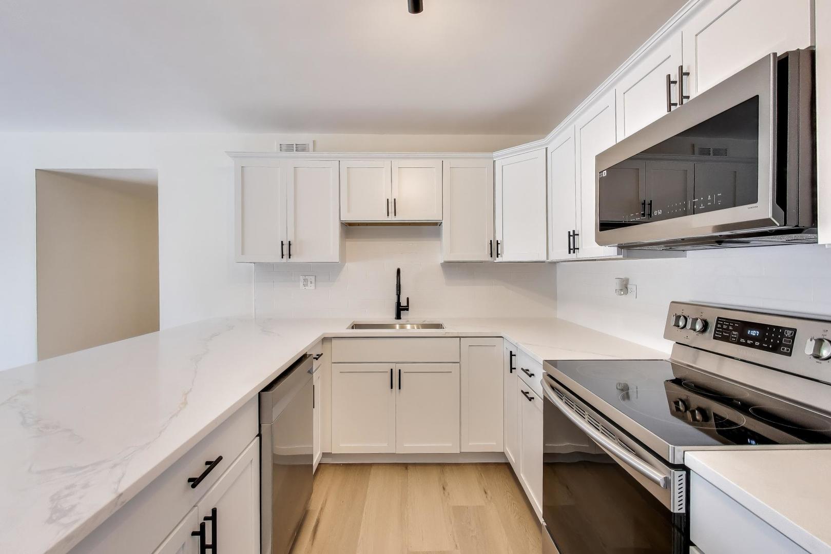 3345 Kirchoff Road #5C, Rolling Meadows, IL 60008