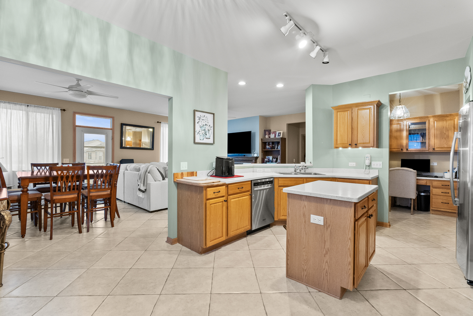 782 S Baldwin Lane, Romeoville, IL 60446