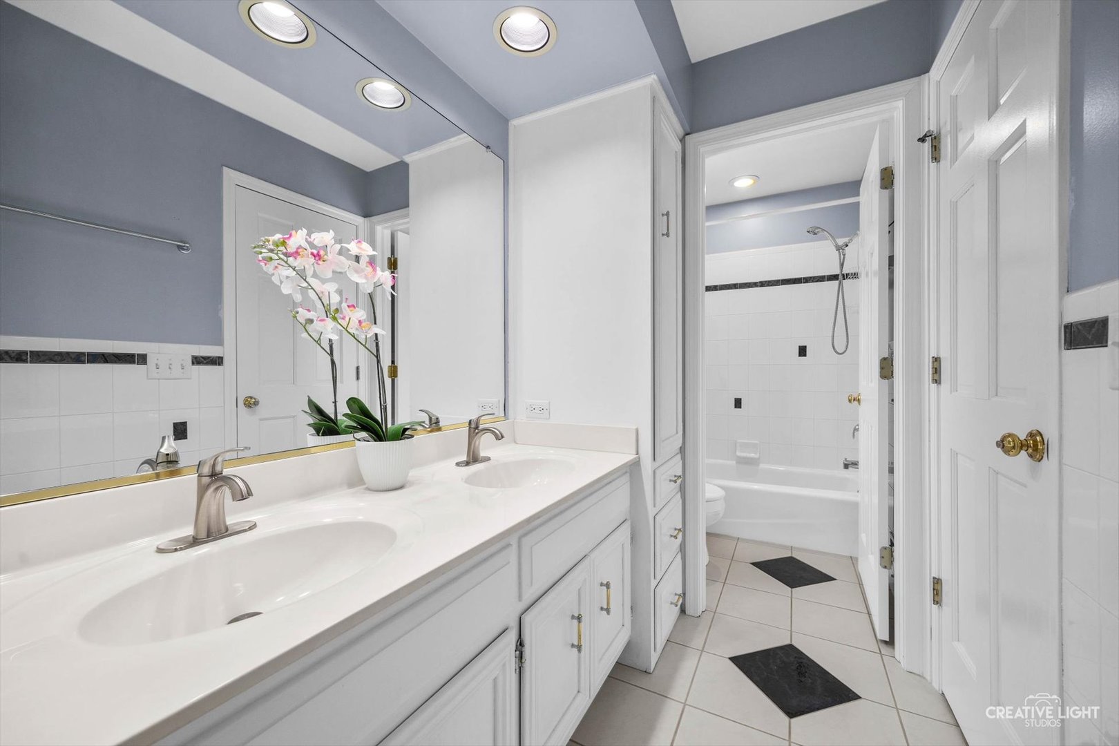 1600 HARRIS Drive, Aurora, IL 60502